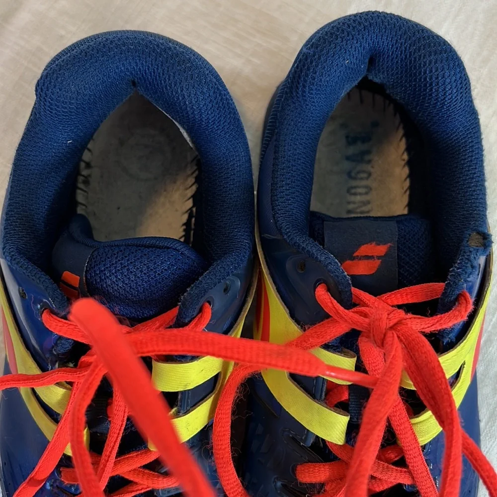 Babolat boy tennis shoes.  Size 5